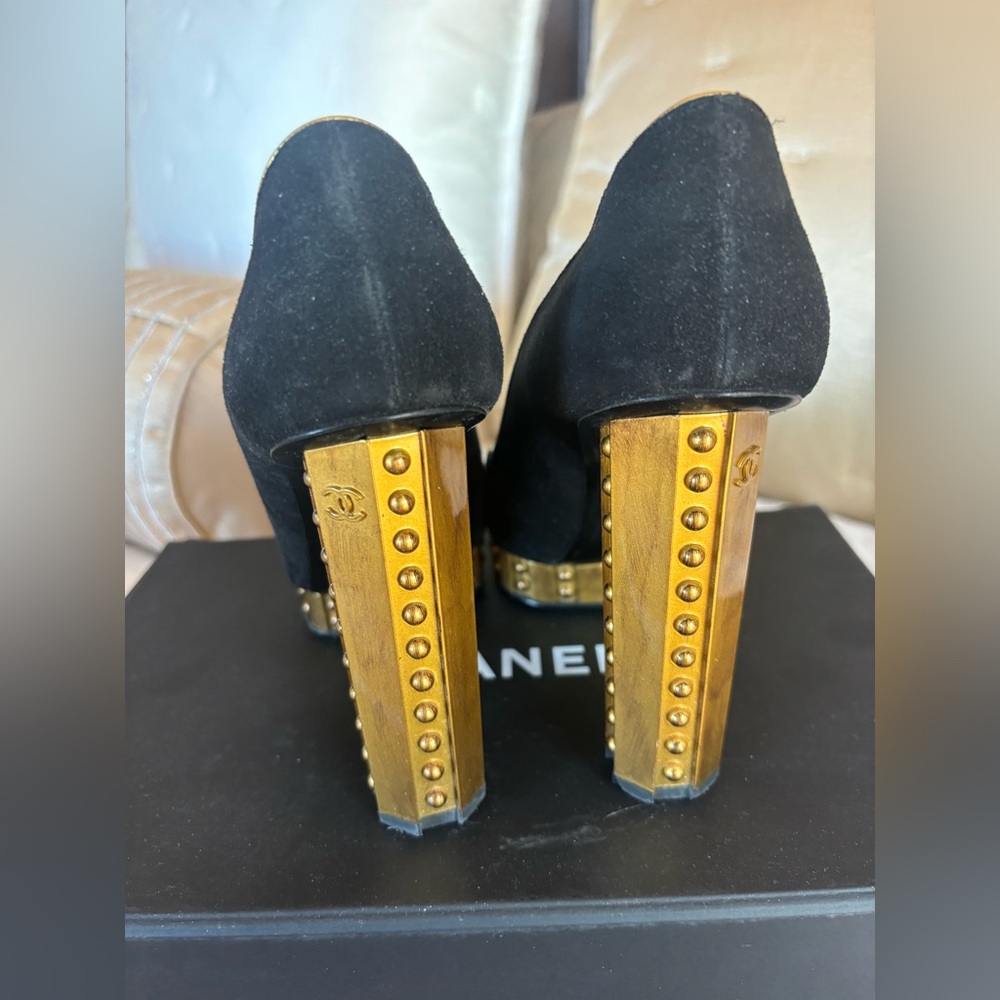 Chanel Black pumps with gold heel - Picture 4 of 7
